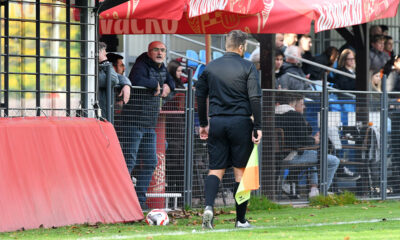 Navijač viče na suca